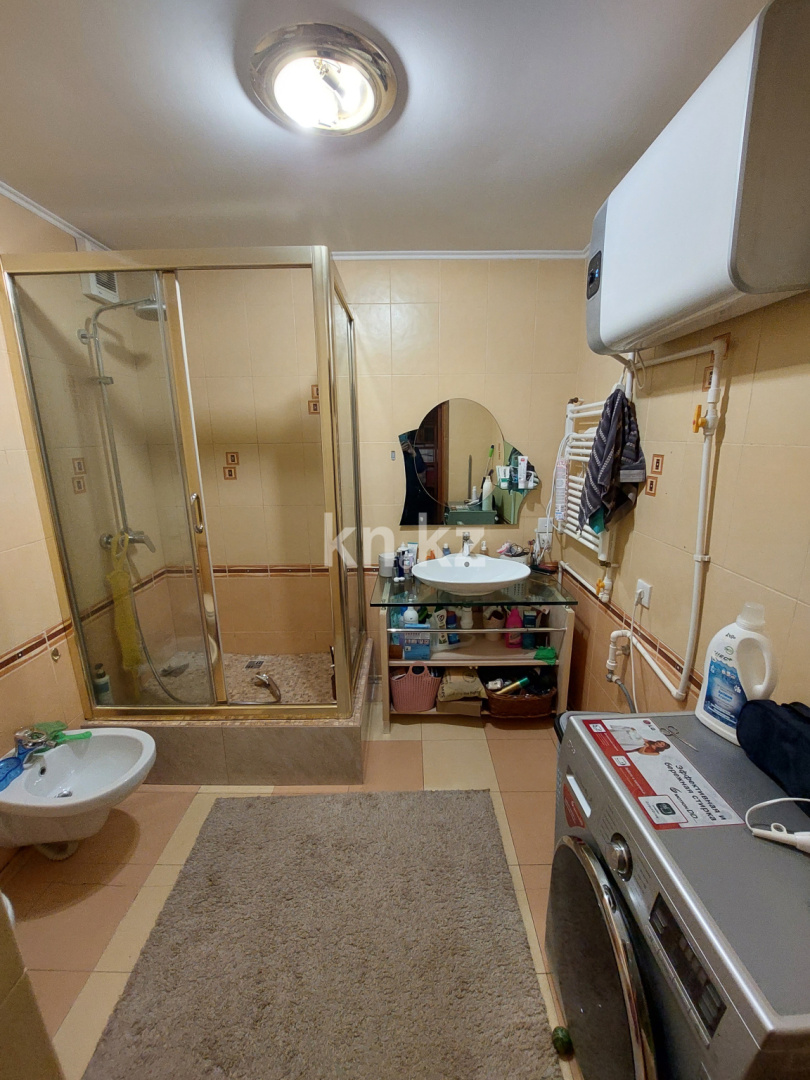 Продажа 4-комнатной квартиры, 110 м², пр. Н. Абдирова, дом  51 - Продажа  четырехкомнатных квартир в Караганде фото 13 из 14