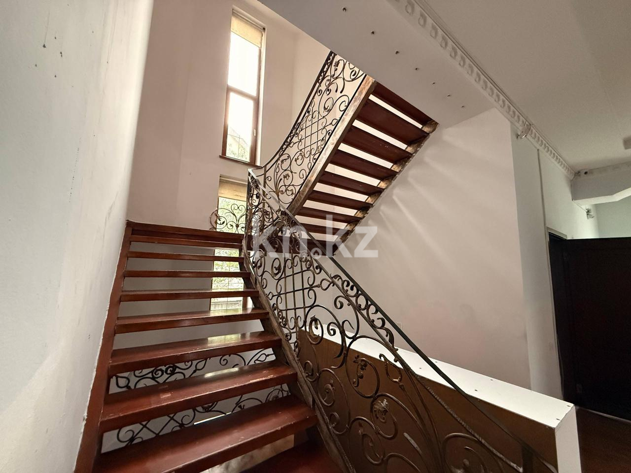 Продажа 8-комнатного дома, 355.4 м², мкр-н Мамыр-4 в Алматы - фото 8