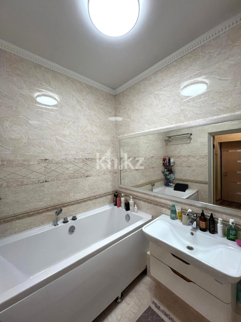 Продажа 2-комнатной квартиры, 78 м², ул. Радостовца в Алматы - фото 10