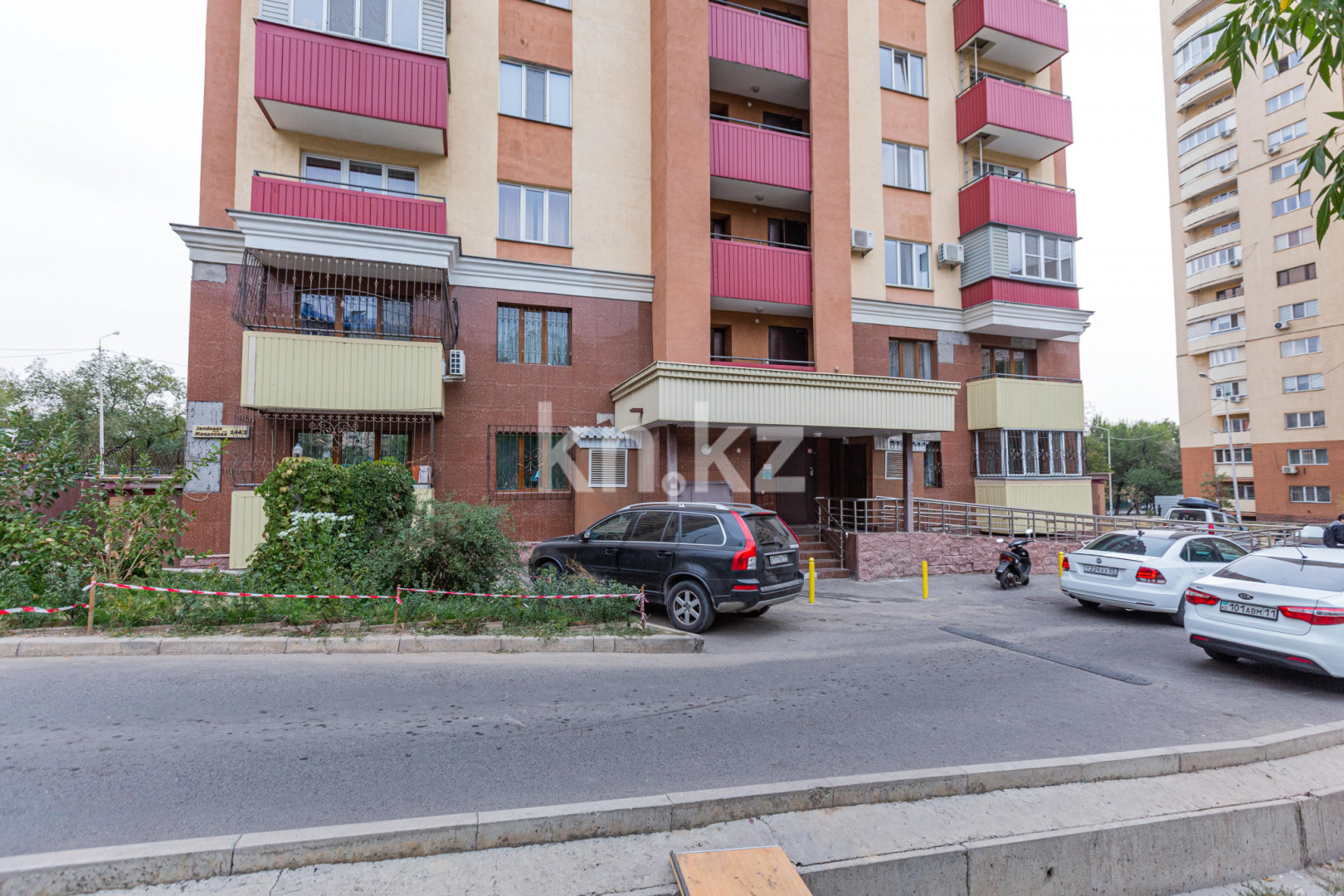 Продажа 2-комнатной квартиры, 65 м², ул. Жандосова, дом  144/1 в Алматы - фото 10