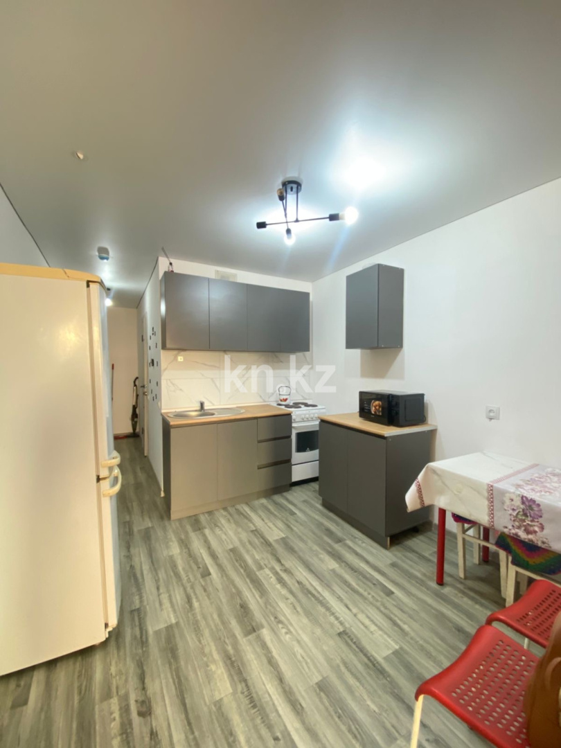 Аренда 1-комнатной квартиры, 35 м², ул. Тулебаева, дом  5 - Аренда квартир помесячно в Казахстане фото 1 из 9