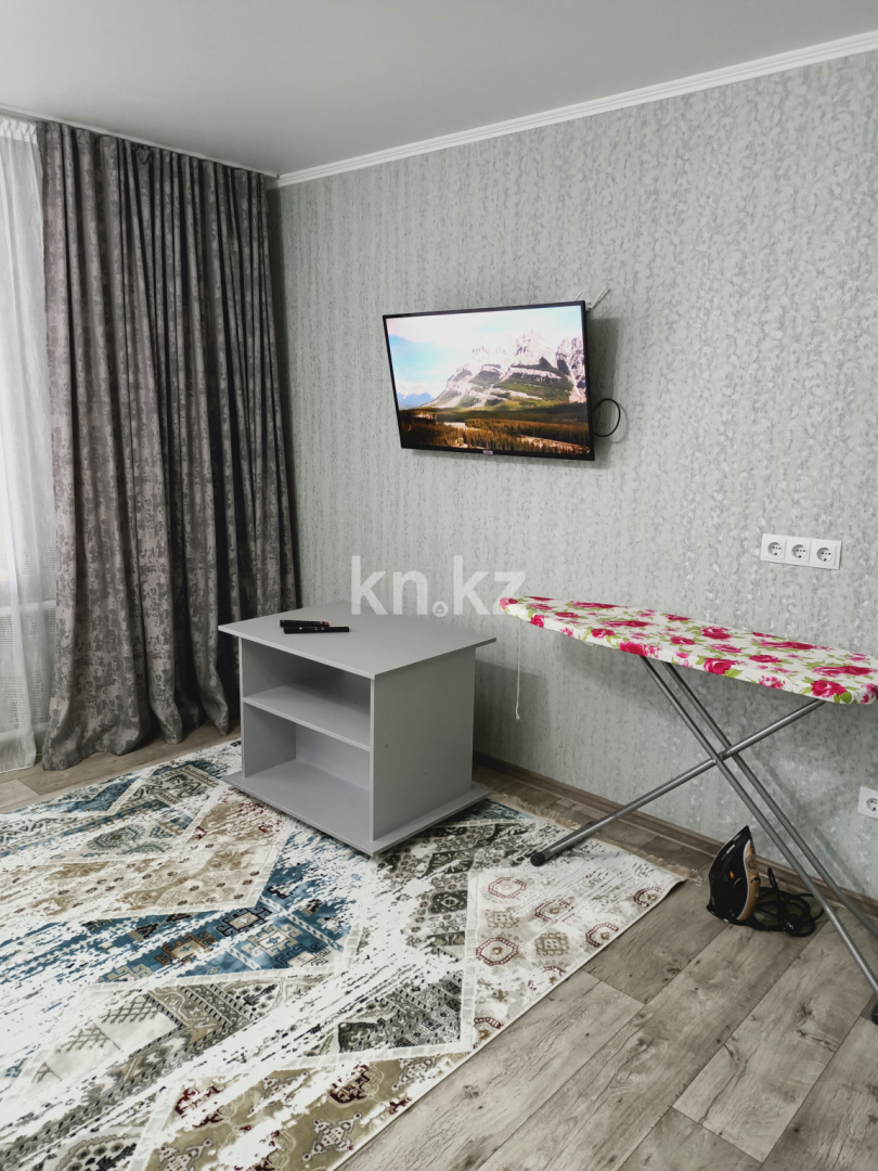 Аренда 2-комнатной квартиры посуточно, 60 м², ул. Набережная Славского, дом  14 - Аренда жилой и коммерческой недвижимости в Усть-Каменогорске фото 1 из 12