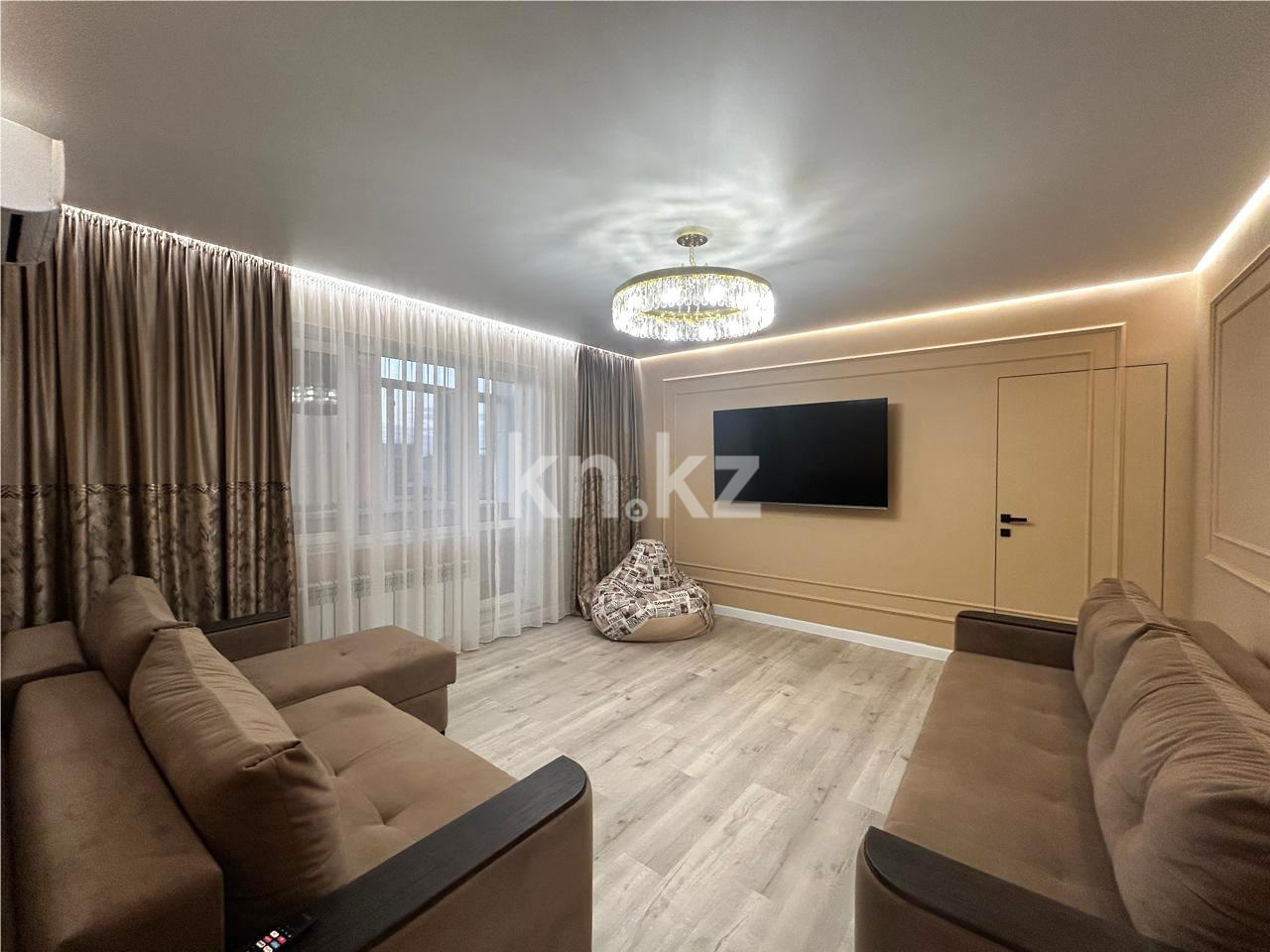 Продажа 5-комнатной квартиры, 96 м², мкр-н Голубые Пруды - Продажа  пятикомнатных квартир в Караганде фото 1 из 20