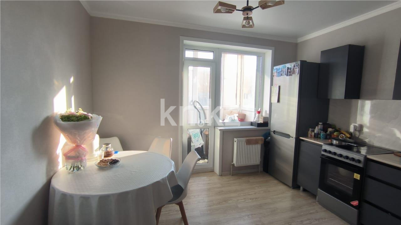 Продажа 2-комнатной квартиры, 69 м², пр. Республики - Аренда баз, складов и промышленной недвижимости в Костанае фото 2 из 14