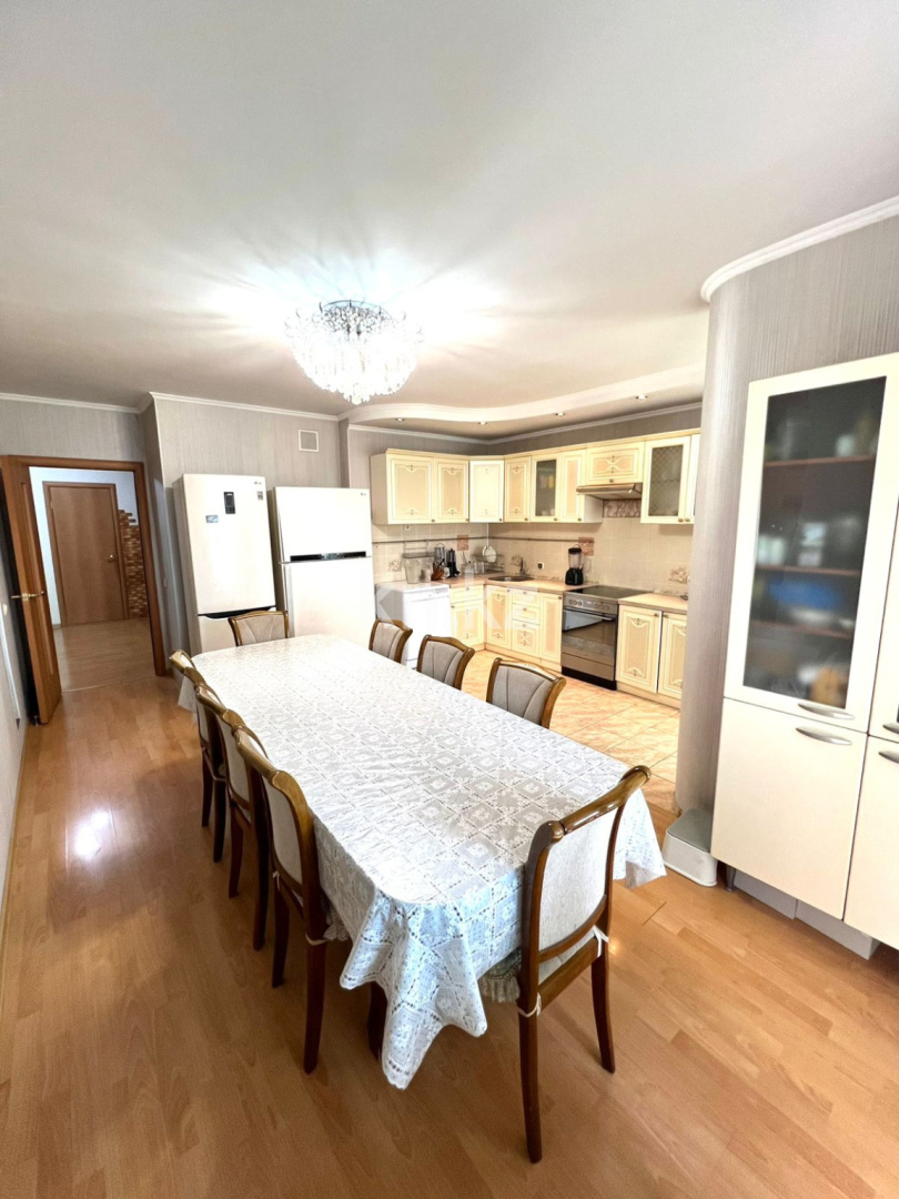 Продажа 5-комнатной квартиры, 200 м², пр. Абая, дом  45/2 - Республики - Продажа  пятикомнатных квартир в Астане фото 15 из 24