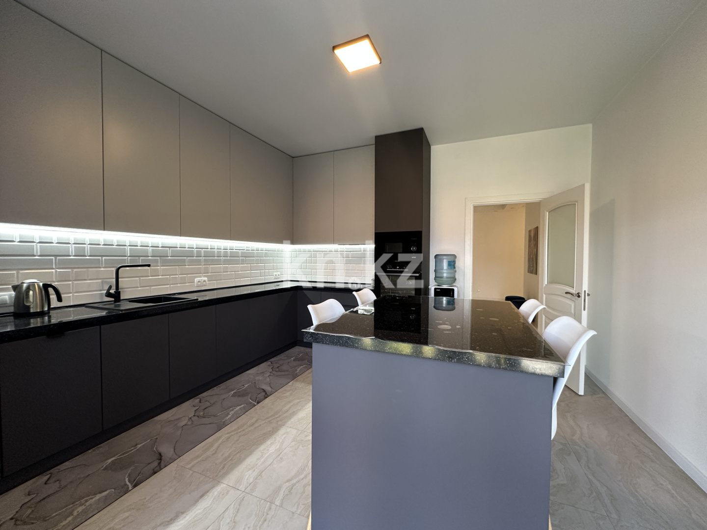 Продажа 4-комнатной квартиры, 198 м², ул. Ботаническая, дом  12/12 в Караганде - фото 26