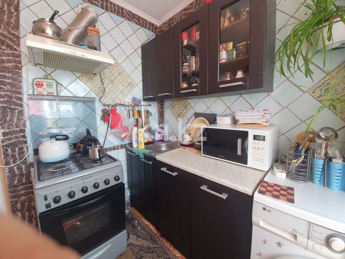 Продажа 2-комнатной квартиры, 46 м², 8 мкр., дом  72 в Алматы - фото 4