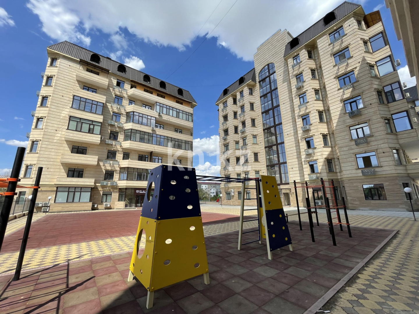 Продажа 5-комнатной квартиры, 191.2 м², ул. Сейфуллина, дом  5в - Продажа квартир в Атырау фото 15 из 16