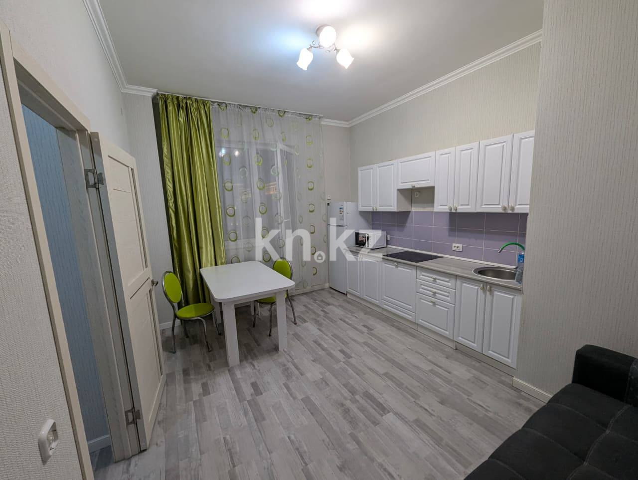 Аренда 1-комнатной квартиры, 40 м² в Астане
