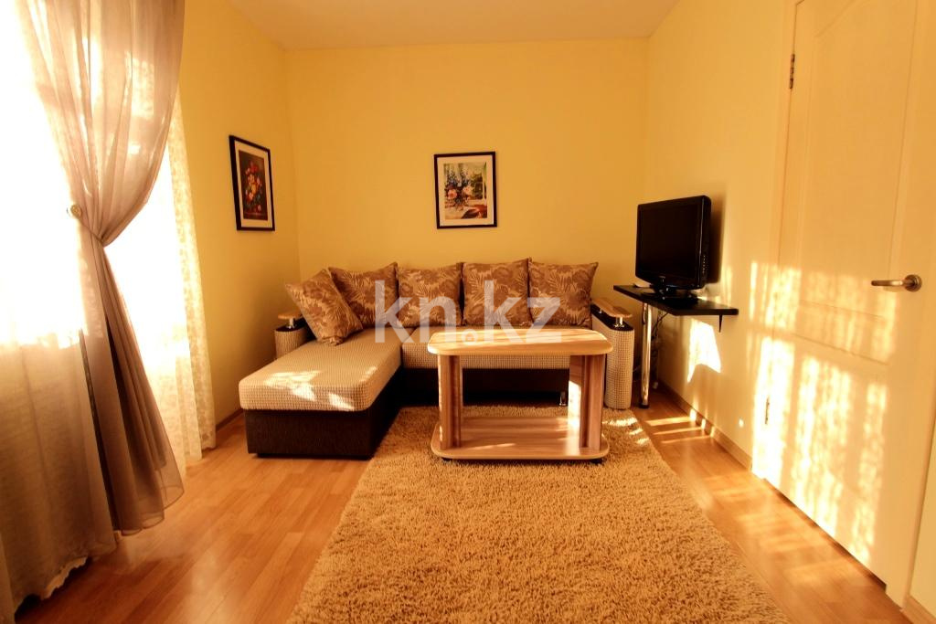 Аренда 2-комнатной квартиры посуточно, 44 м², ул. Наурызбай батыра, дом  68 - ул. Айтеке би - Продажа квартир в Алматы фото 1 из 8