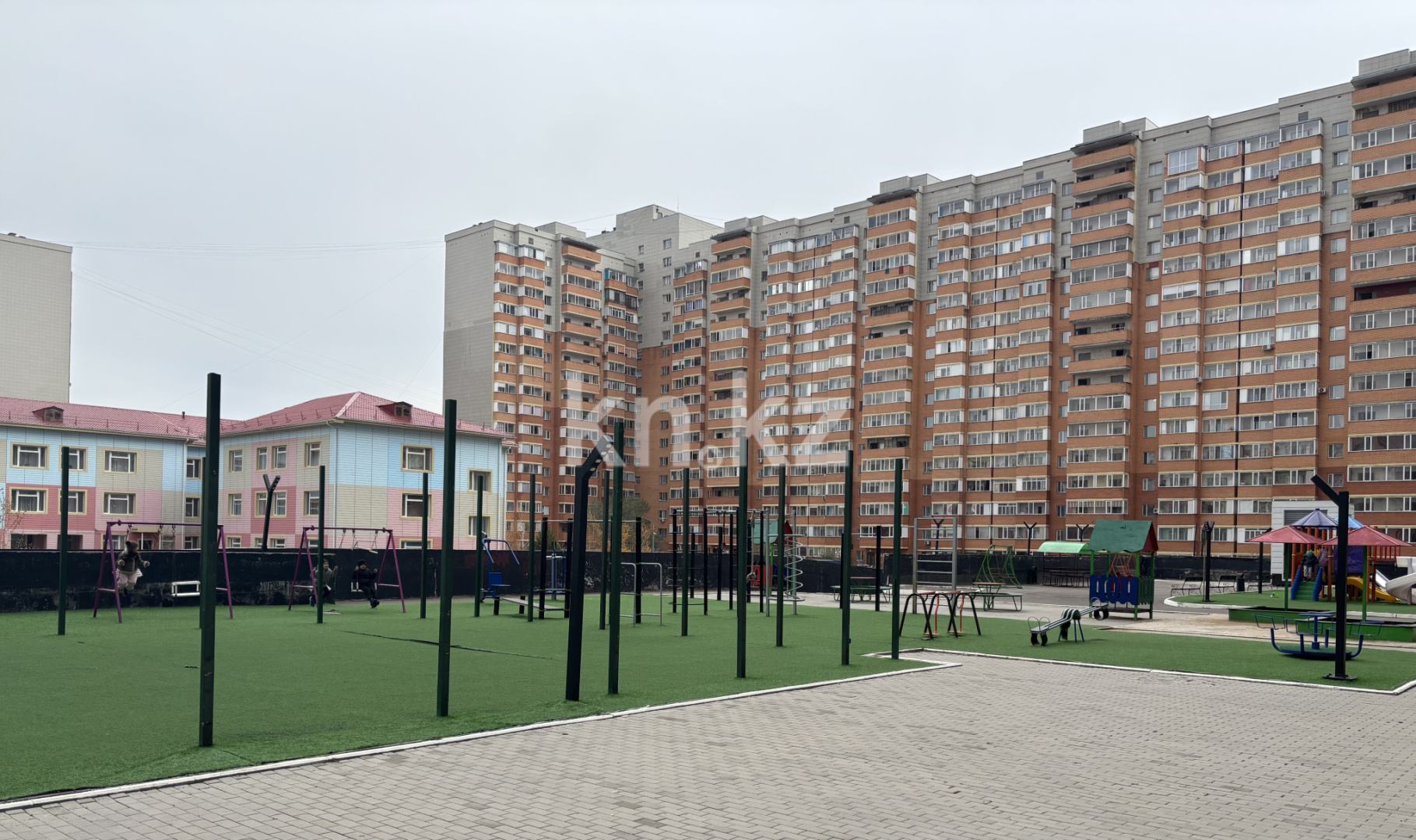 Продажа 1-комнатной квартиры, 40.2 м², пр. Шахтеров, дом  52Б в Караганде - фото 2