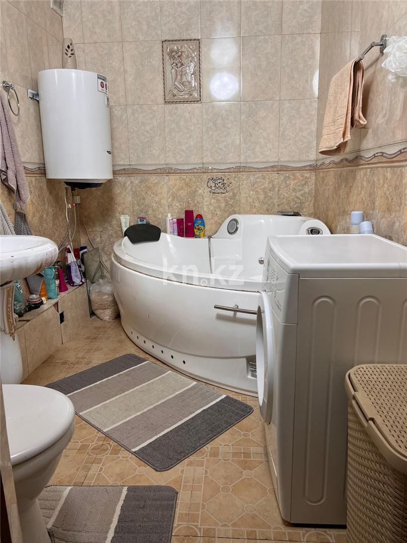 Продажа 3-комнатной квартиры, 68 м², мкр-н 6, дом  5 в Караганде - фото 9