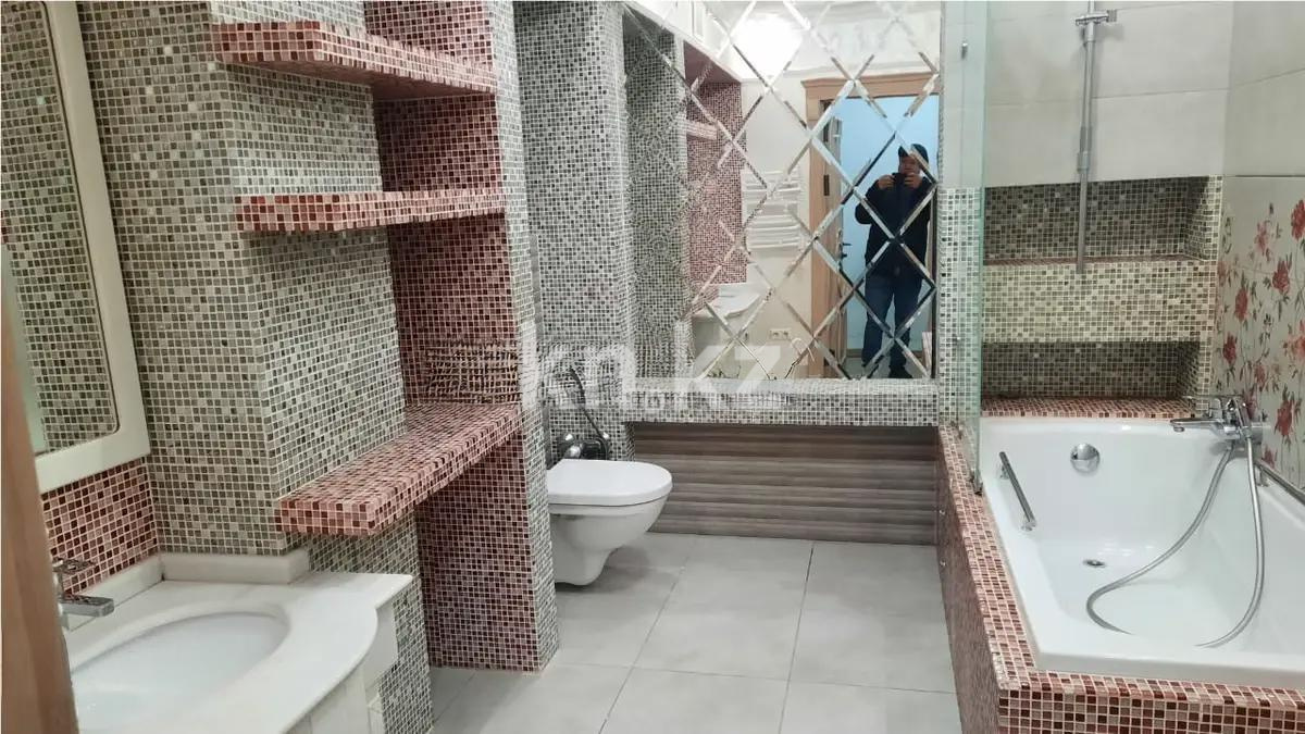 Продажа 4-комнатной квартиры, 225 м², ул. Достык, дом  13 в Астане - фото 8