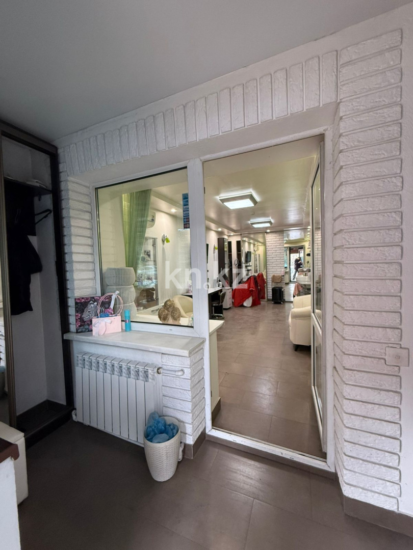 Продажа , 39.6 м², пр. Н. Абдирова - Продажа офисных и торговых помещений в Караганде с фото фото 6 из 9