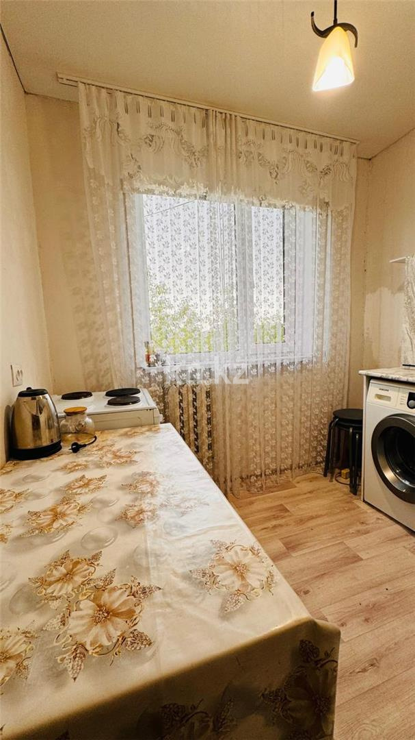 Продажа 3-комнатной квартиры, 48 м², мкр-н 17, дом  52 в Караганде - фото 8