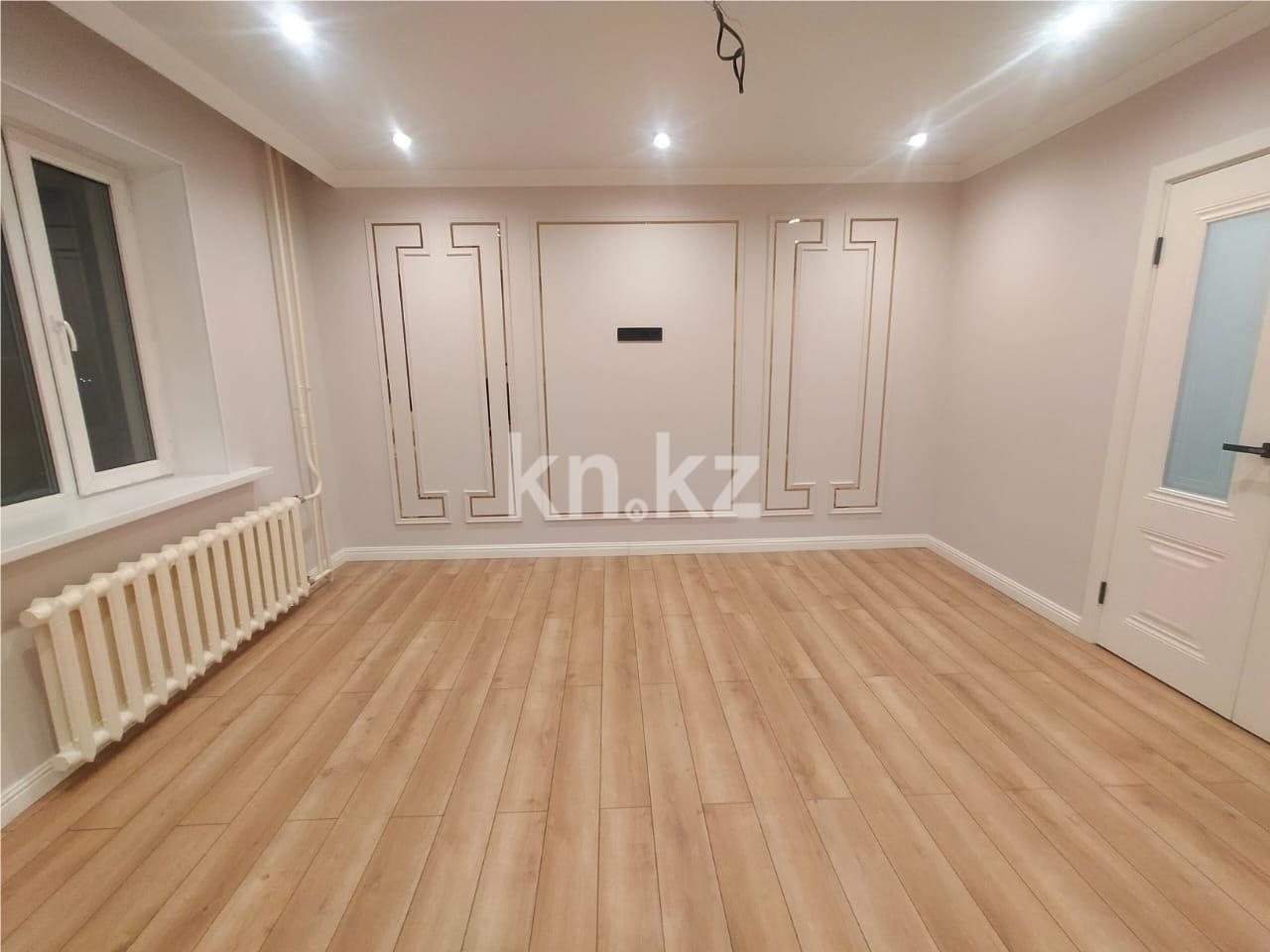 Продажа 4-комнатной квартиры, 80 м², пр. Абылай хана, дом  49 - Продажа  четырехкомнатных квартир в Астане фото 1 из 9