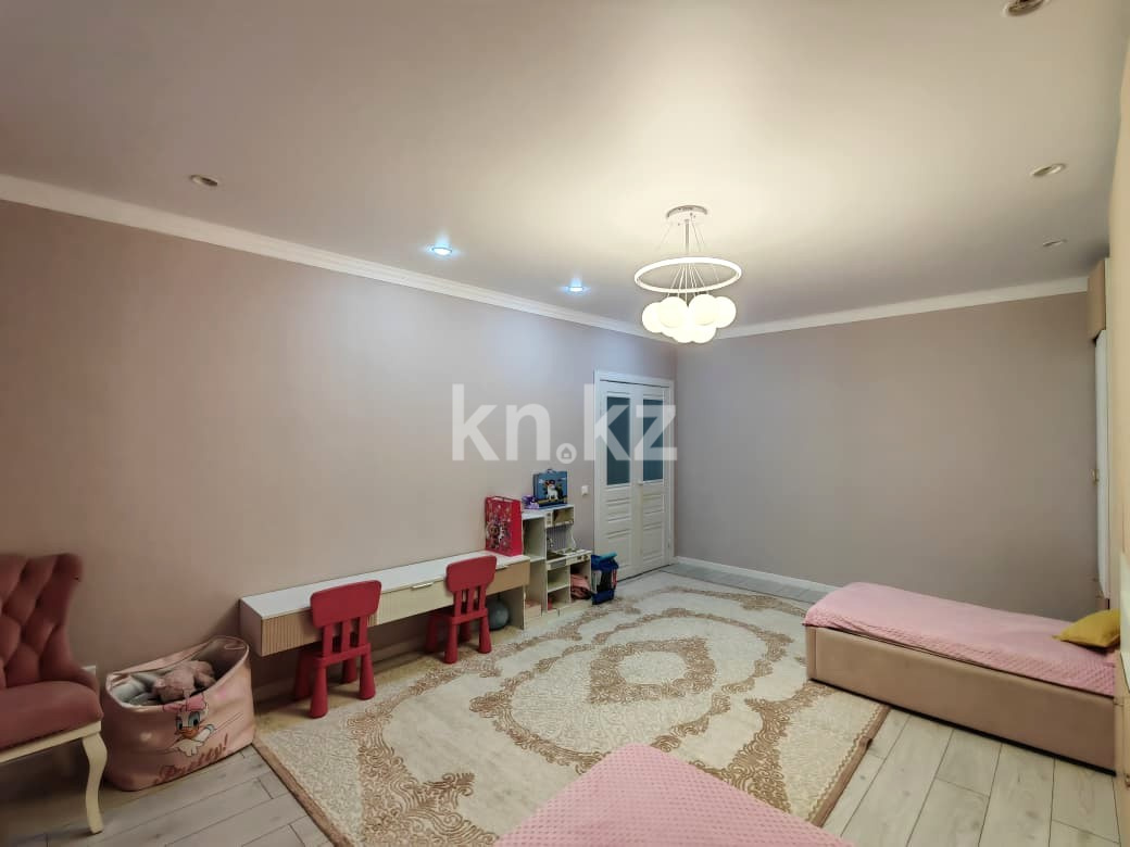 Продажа 4-комнатной квартиры, 143 м², мкр. Голубые Пруды, дом  5/4 - Продажа квартир в Караганде с фото фото 18 из 36