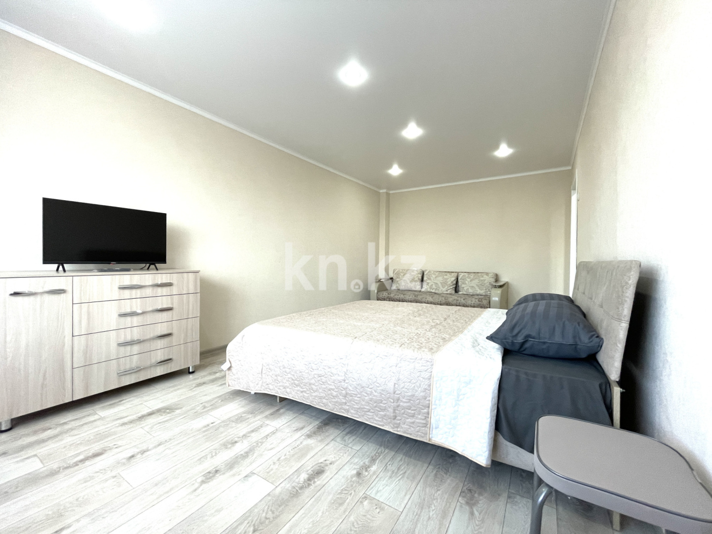 Аренда 1-комнатной квартиры посуточно, 1 м², ул. Жамбыла Жабаева, дом  170 - Аренда квартир посуточно в Петропавловске фото 2 из 8