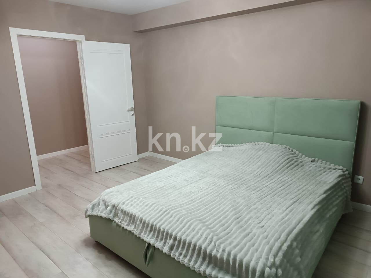 Продажа 2-комнатной квартиры, 64 м², ул. Момышулы в Караганде - фото 2