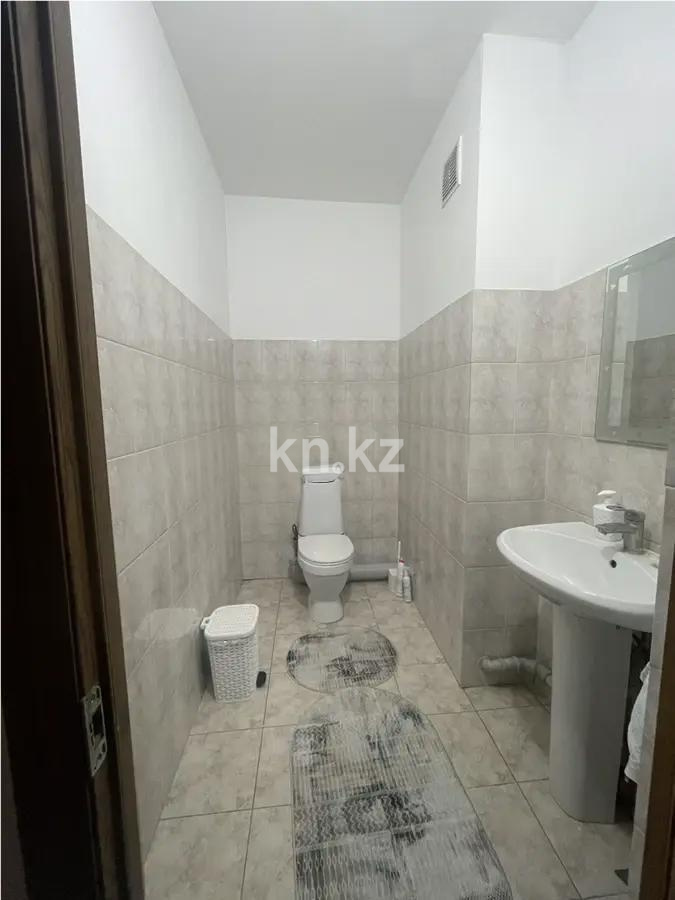 Продажа 2-комнатной квартиры, 73.6 м², мкр-н Аксай-4, дом  121 в Алматы - фото 2