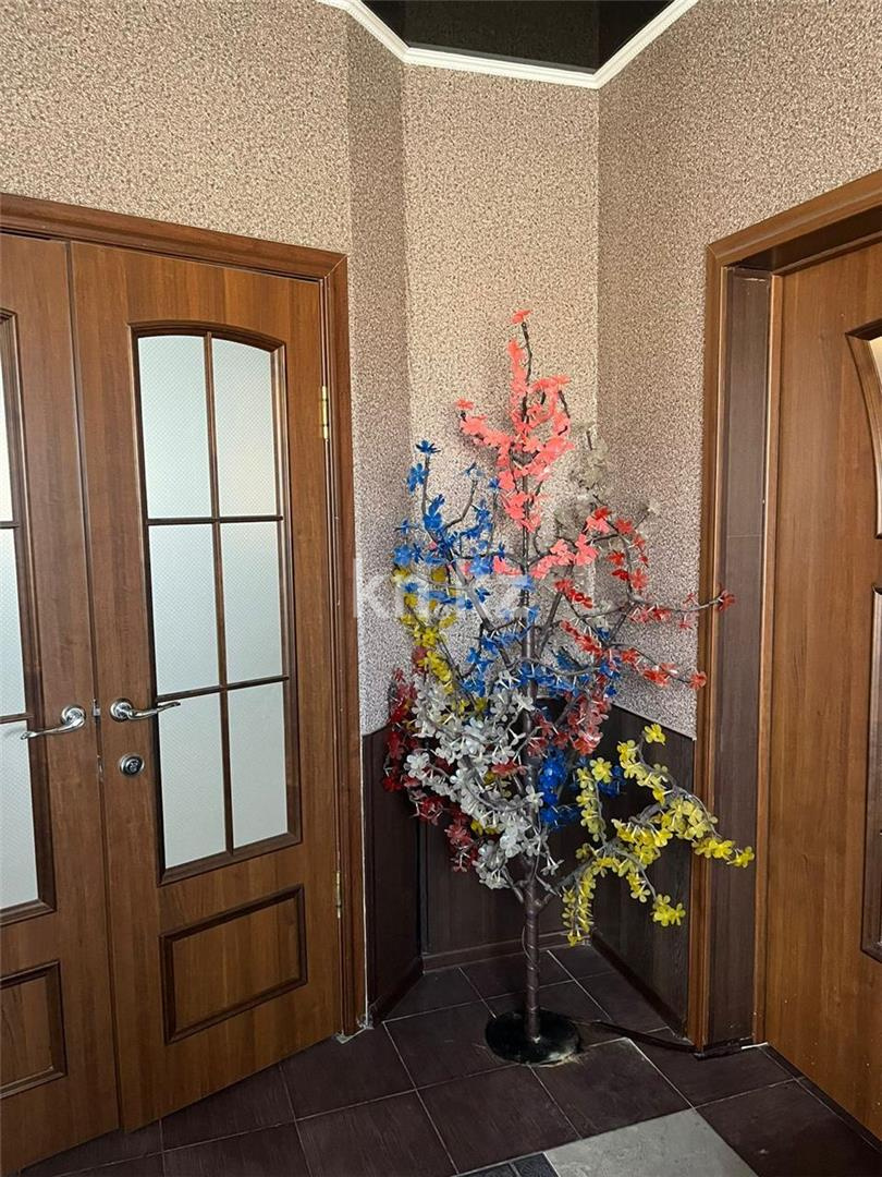 Продажа 7-комнатного дома, 215 м², ул. Сергея Лазо - Аренда квартир помесячно в Уральске фото 11 из 27