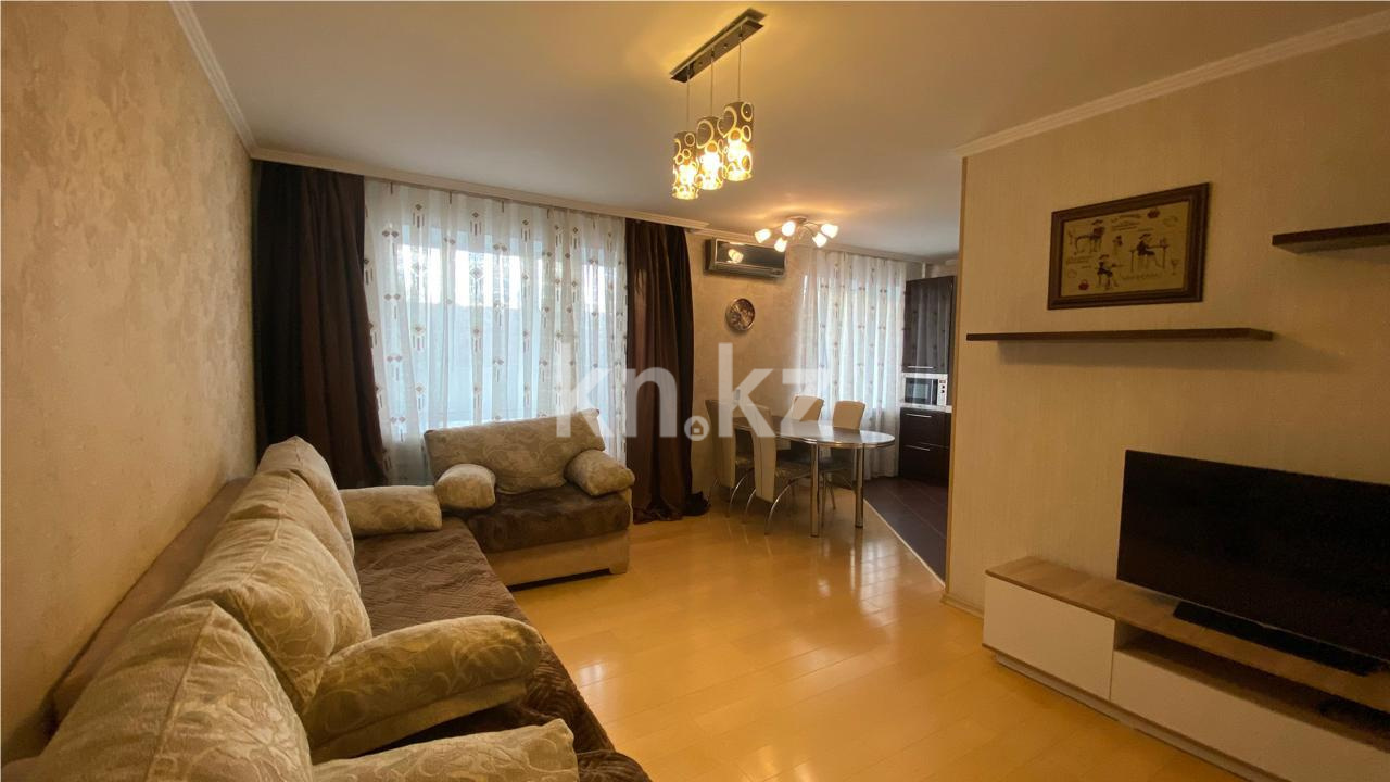 Продажа 3-комнатной квартиры, 60 м², ул. Аманжолова - Продажа  трехкомнатных квартир в Караганде с фото фото 1 из 19