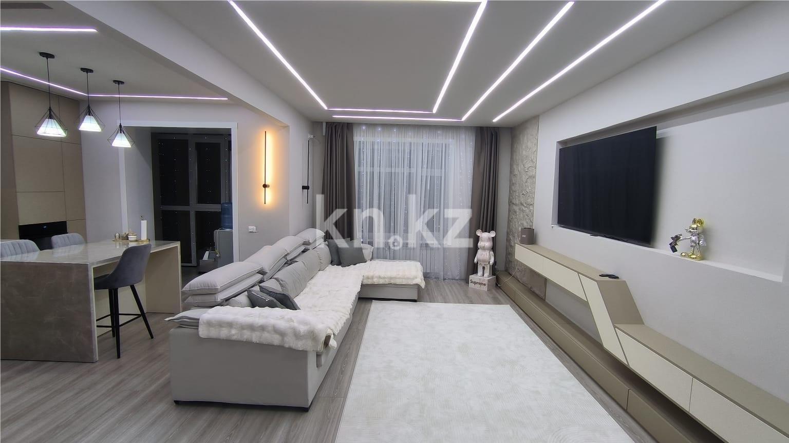 Продажа 4-комнатной квартиры, 107 м², ул. Муканова в Караганде