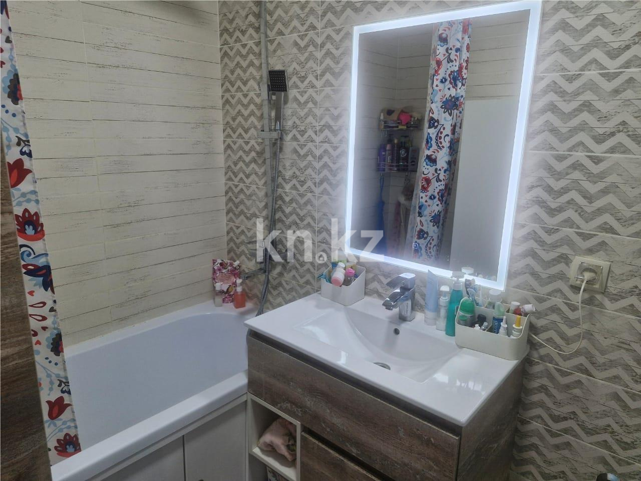 Продажа 3-комнатной квартиры, 80 м², ул. Валиханова в Астане - фото 12