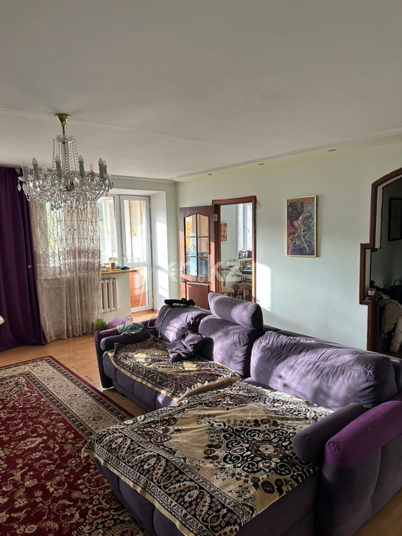 Продажа 6-комнатной квартиры, 220 м², ул. Ержанова, дом  12 - Продажа  пятикомнатных квартир в Караганде без посредников фото 1 из 13