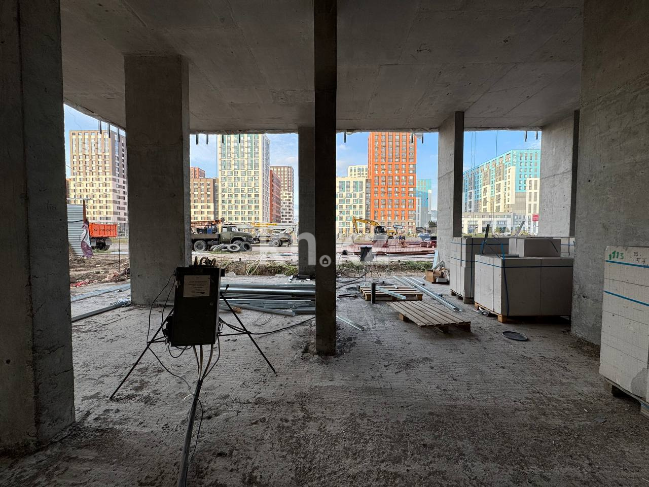 Продажа , 97 м², пр. Улы Дала, дом  28 - пр. Туран - Продажа офисных и торговых помещений в Астане с фото фото 1 из 9