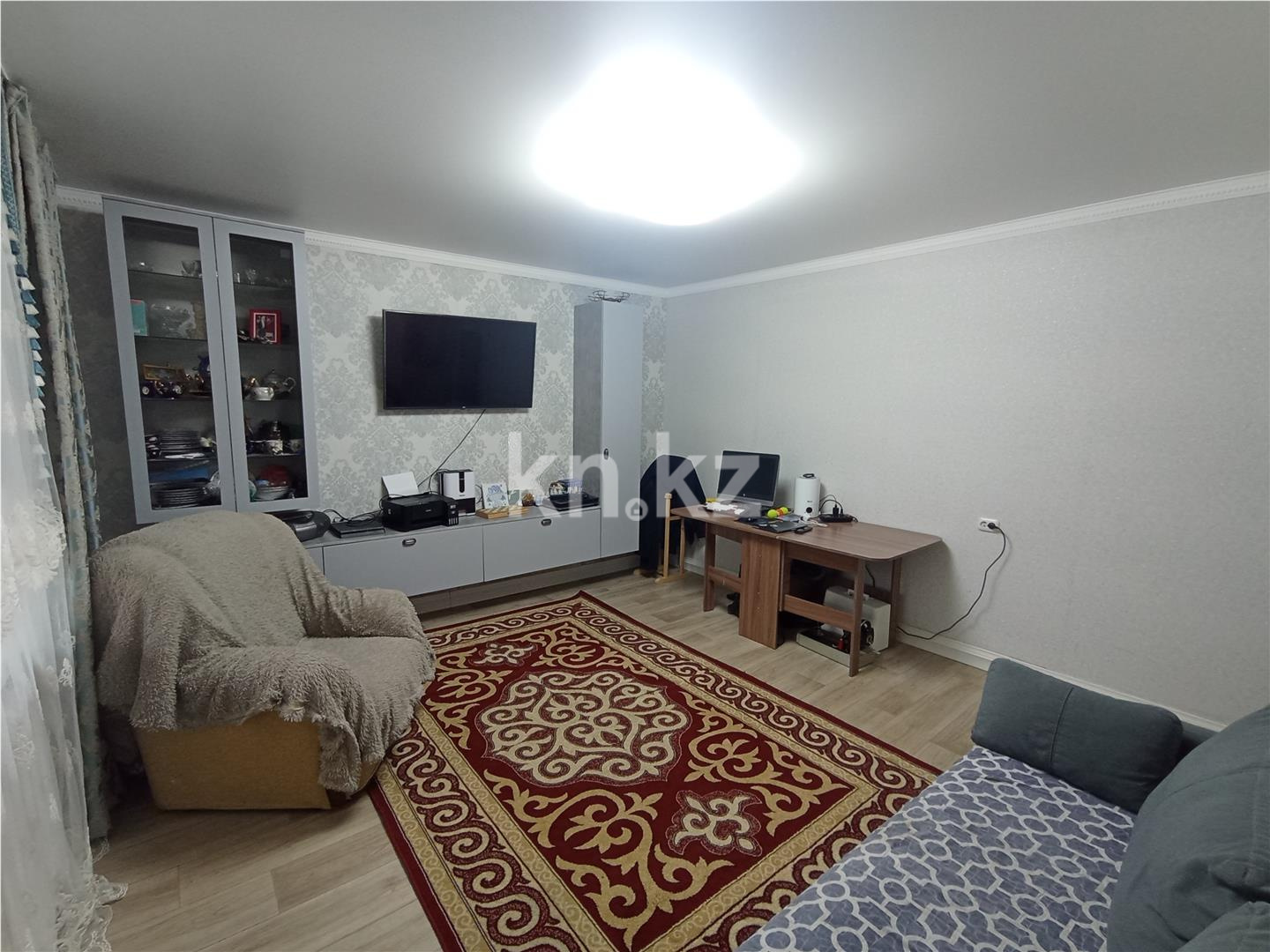 Продажа 3-комнатной квартиры, 63 м², мкр. Степной-3 - Продажа  трехкомнатных квартир в Караганде фото 1 из 12