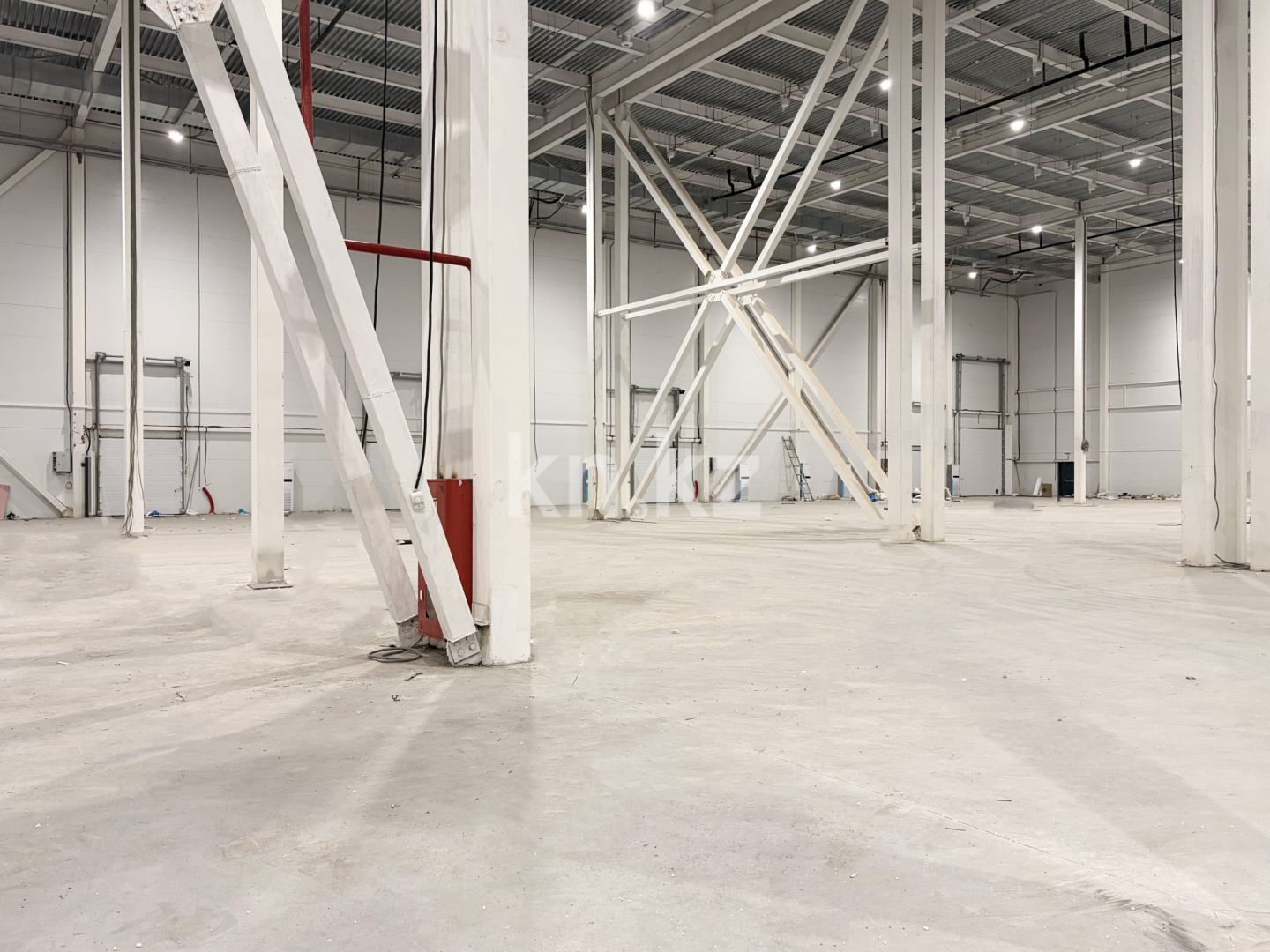 Аренда базы, 4667 м² - Аренда баз, складов и промышленной недвижимости в Казахстане - страница 2 фото 1 из 11