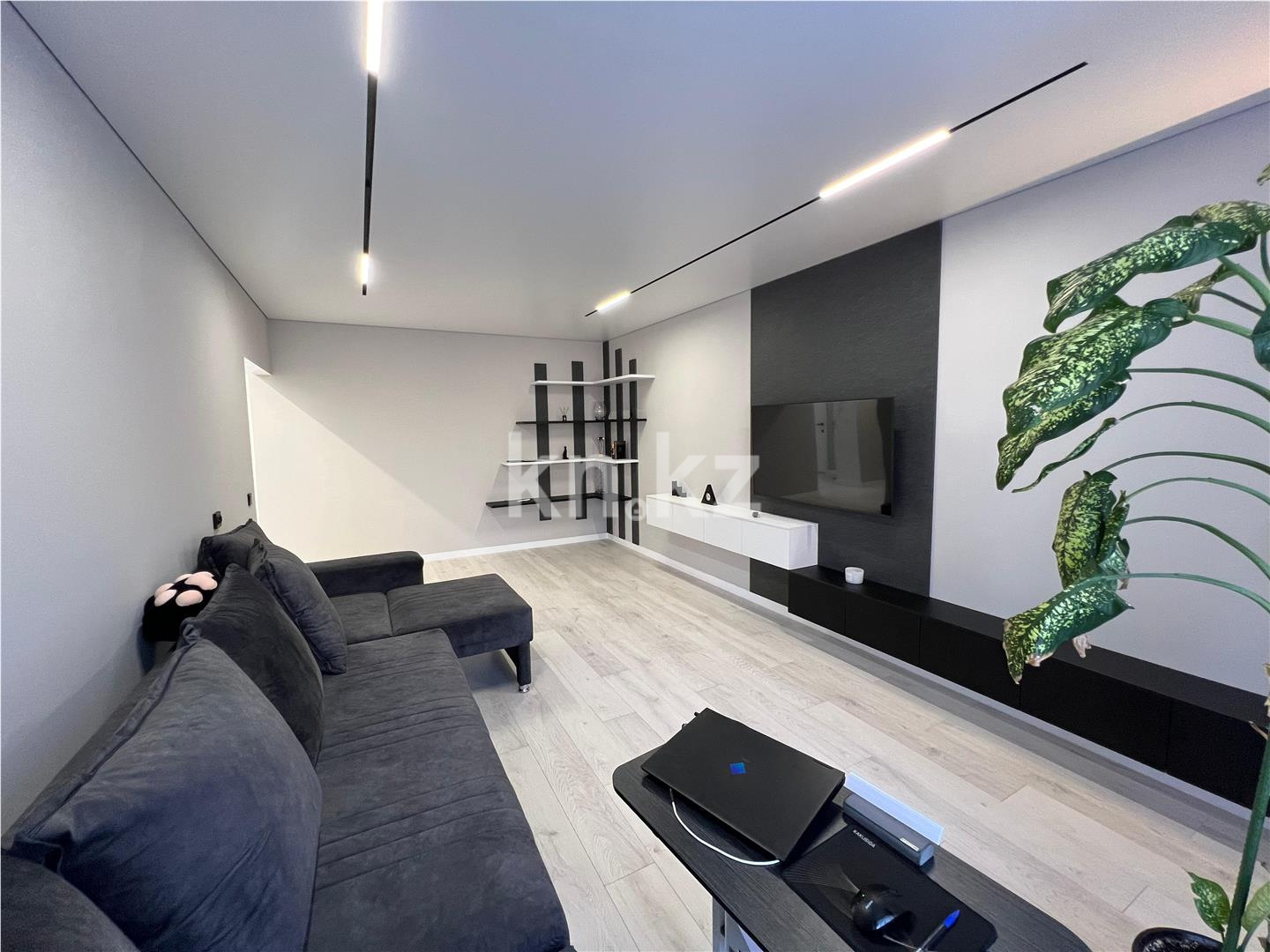 Продажа 3-комнатной квартиры, 100 м², ул. Дюсембекова - Продажа  трехкомнатных квартир в Караганде фото 2 из 21