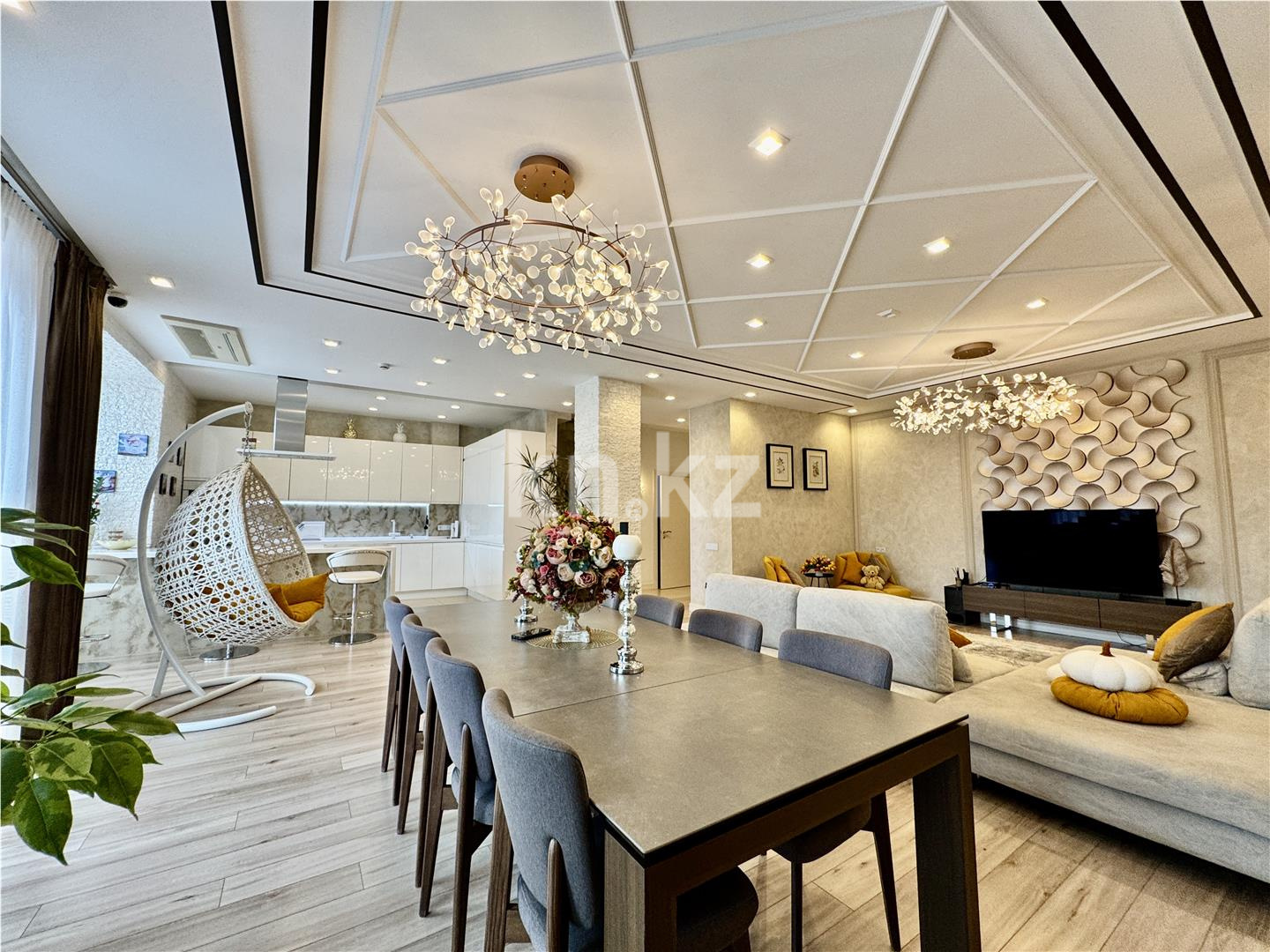 Продажа 4-комнатной квартиры, 198 м², ул. Ботаническая, дом  12/12 в Караганде - фото 2