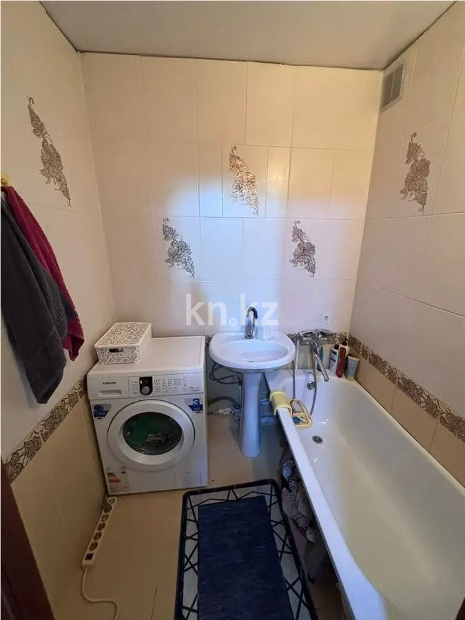 Продажа 3-комнатной квартиры, 63 м², мкр. Гульдер-1, дом  12 в Караганде - фото 4