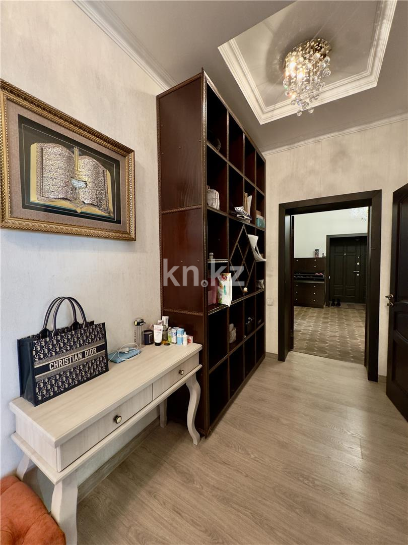 Продажа 5-комнатной квартиры, 217 м², ул. Аманжолова, дом  41 - Продажа  пятикомнатных квартир в Караганде фото 21 из 43