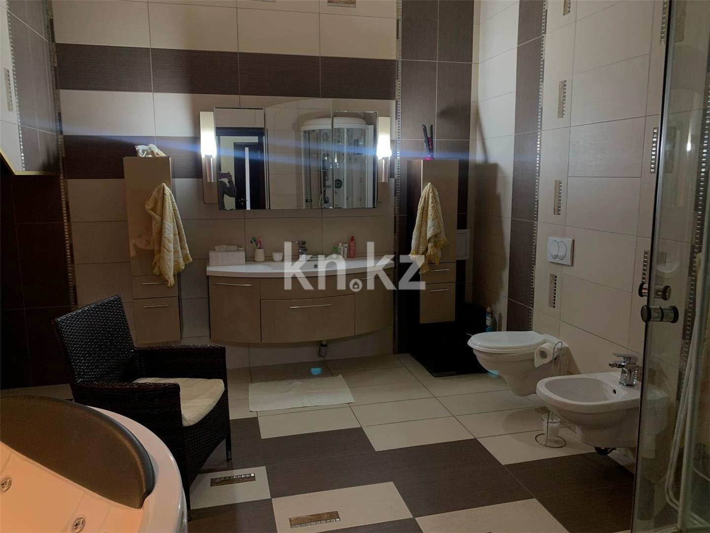 Продажа 7-комнатной квартиры, 391 м², ул. Аманжолова, дом  30 - Продажа  пятикомнатных квартир в Караганде фото 11 из 19