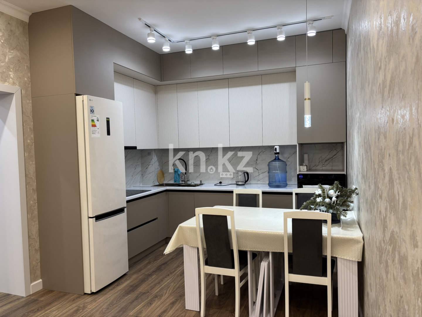 Аренда 3-комнатной квартиры, 90 м², пр. Республики, дом  49 - Аренда квартир помесячно в Караганде фото 11 из 37