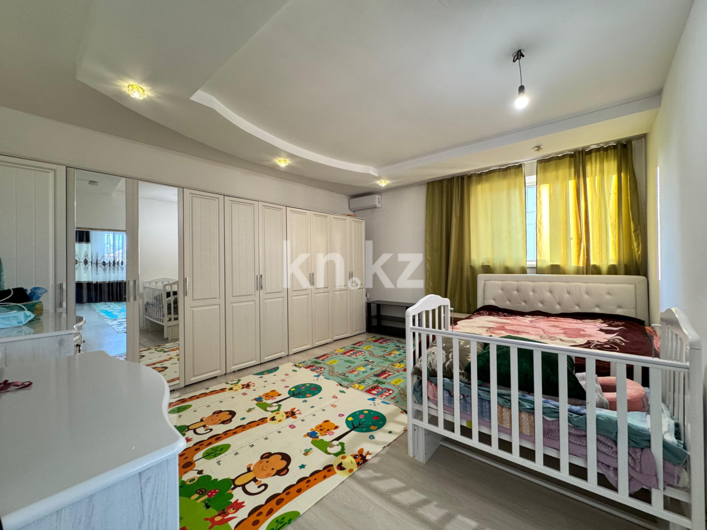 Продажа 6-комнатного дома, 343 м², ул. Карибжанова - Продажа домов, коттеджей в Караганде фото 7 из 36