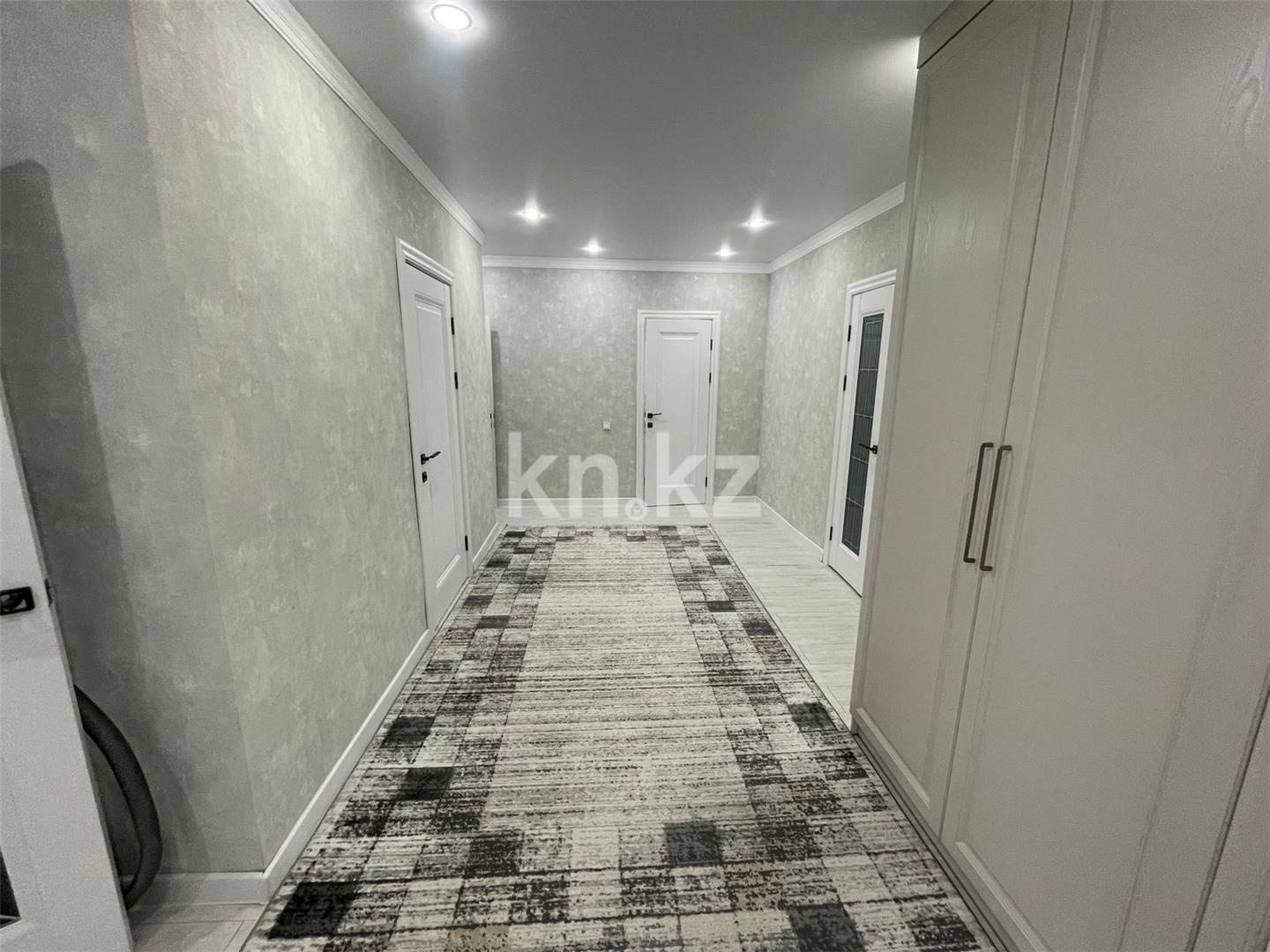 Продажа 3-комнатной квартиры, 104 м², ул. Таттимбета, дом  10/14 в Караганде - фото 10