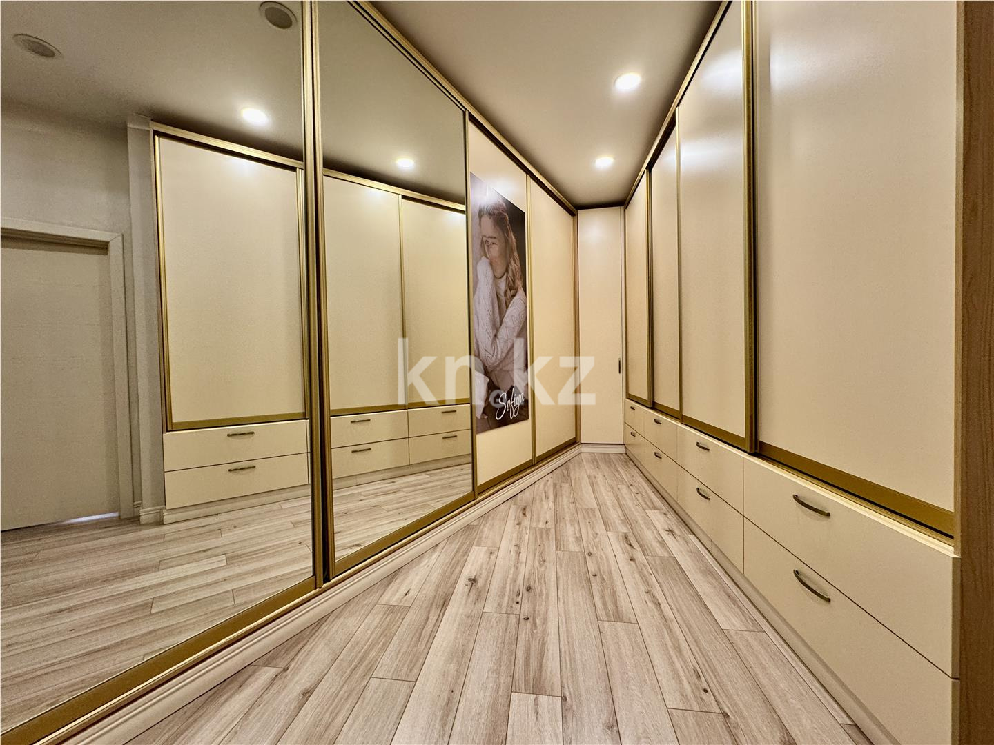 Продажа 4-комнатной квартиры, 198 м², ул. Ботаническая, дом  12/12 в Караганде - фото 44