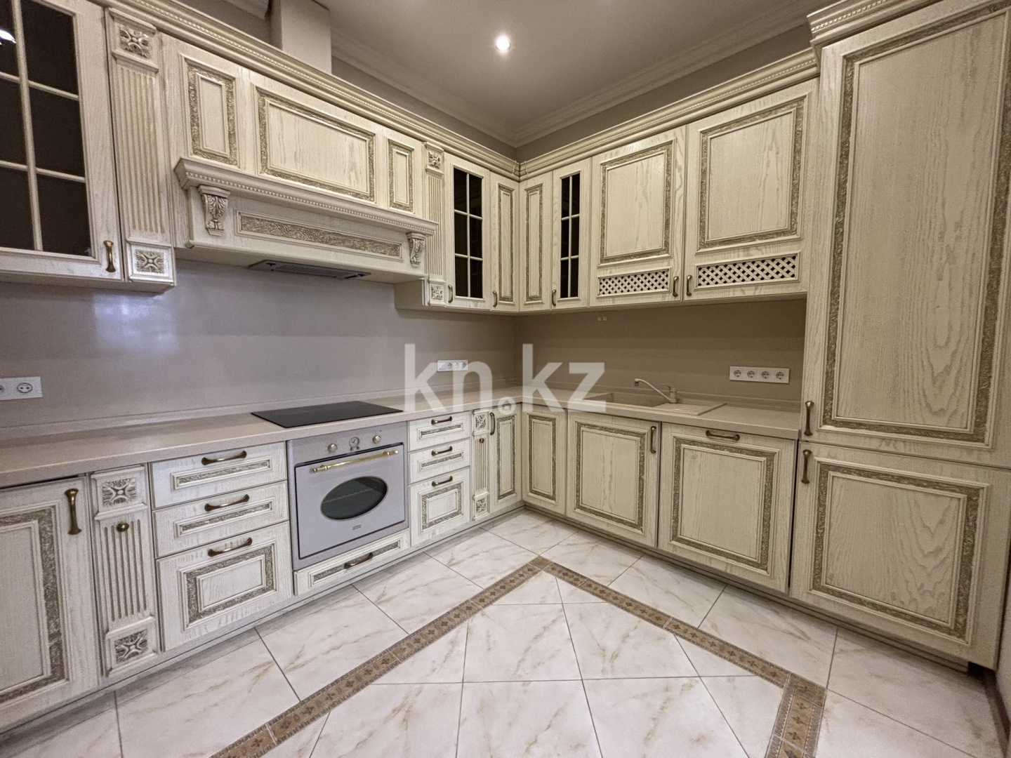 Аренда 2-комнатной квартиры, 104 м², Жамал Омаровой - Аренда  двухкомнатных квартир помесячно в Алматы фото 1 из 16