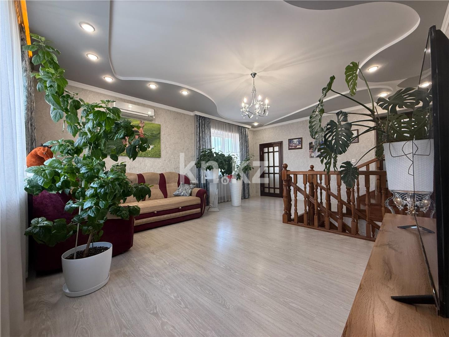 Продажа 7-комнатного дома, 300 м² в Караганде