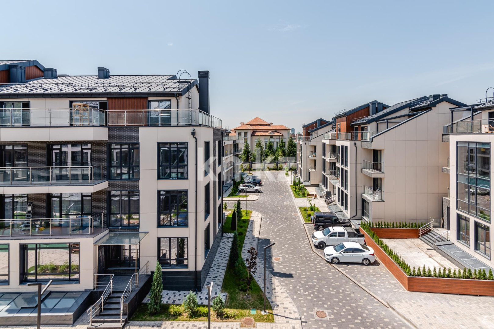 Продажа 4-комнатной квартиры, 220 м², ул. Жамакаева, дом  252 в Алматы - фото 6