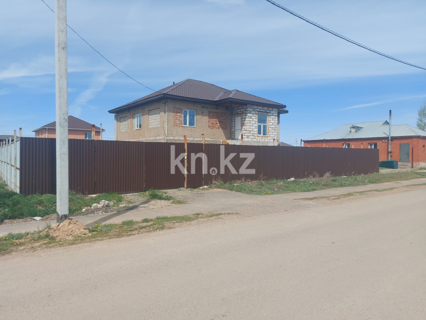 Продажа 5-комнатного дома, 210 м², ул. Алпамыс батыра, дом  28 - Продажа домов и коттеджей в Астане фото 1 из 14