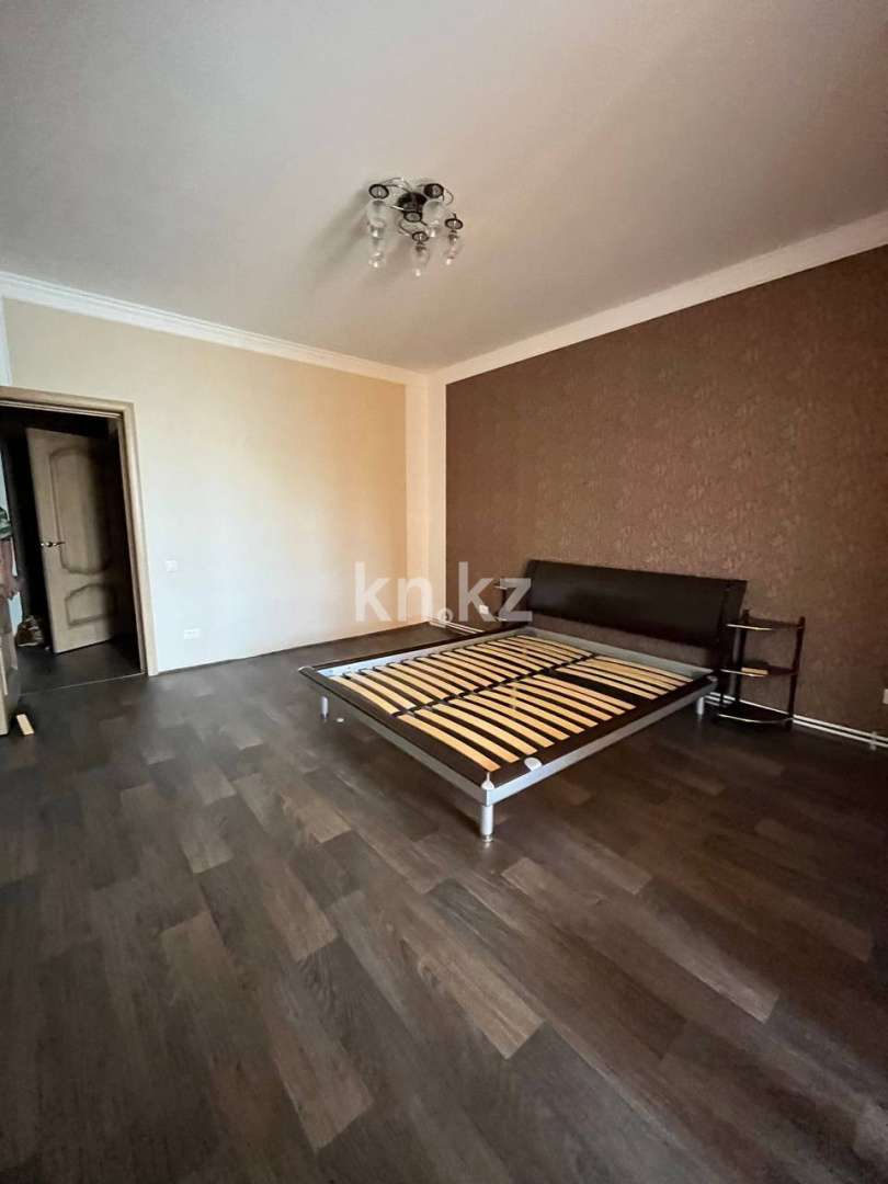 Продажа 4-комнатной квартиры, 136 м², ул. Аманжолова, дом  65/4 в Караганде - фото 6