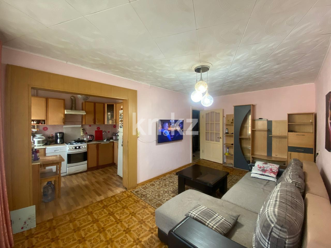 Продажа 3-комнатной квартиры, 62 м², ул. Муканова в Караганде - фото 3