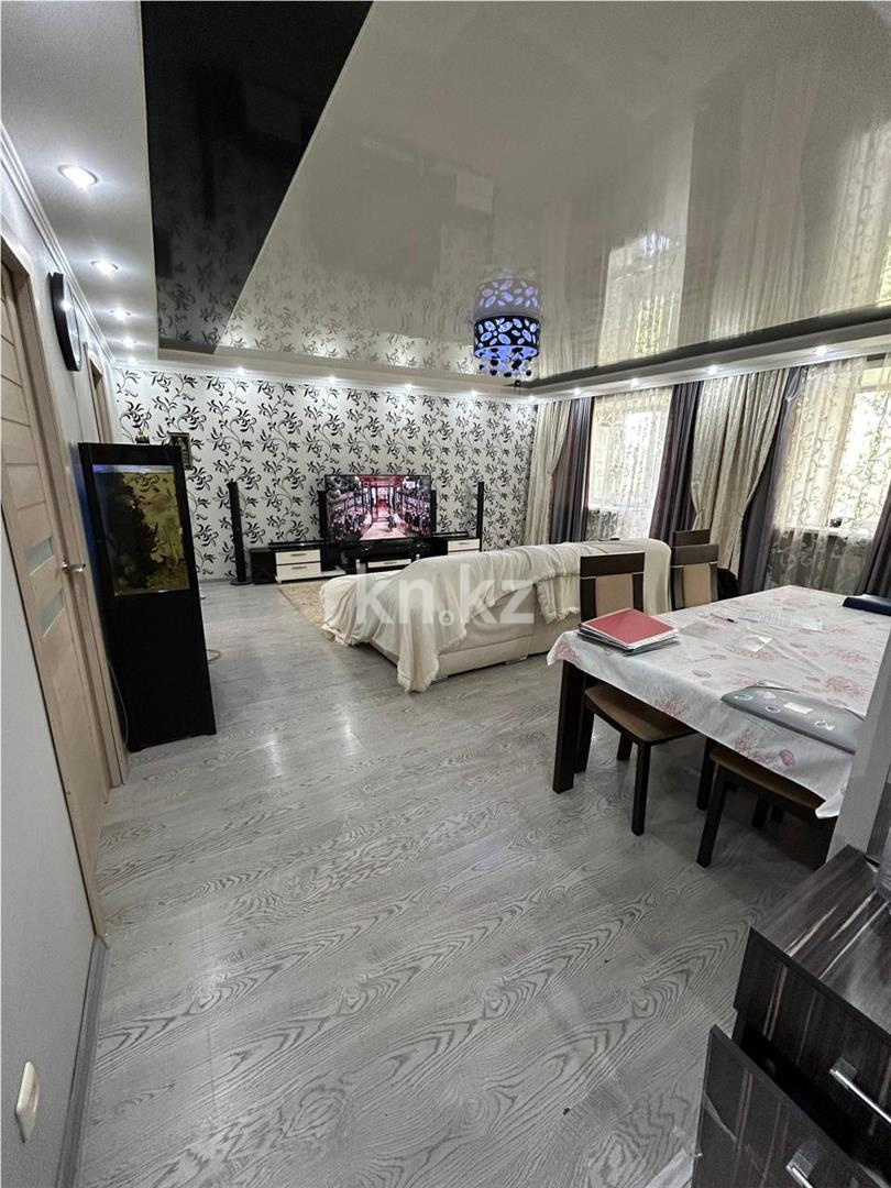 Продажа 4-комнатной квартиры, 93 м², ул. Аманжолова, дом  21 - Продажа  четырехкомнатных квартир в Караганде с фото фото 1 из 14
