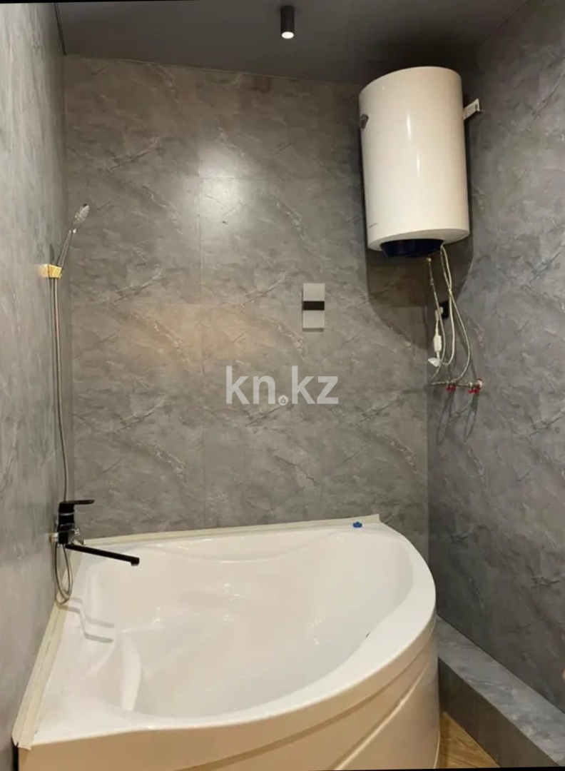 Продажа 3-комнатной квартиры, 104 м², ул. Комиссарова, дом  10/3 в Караганде - фото 6