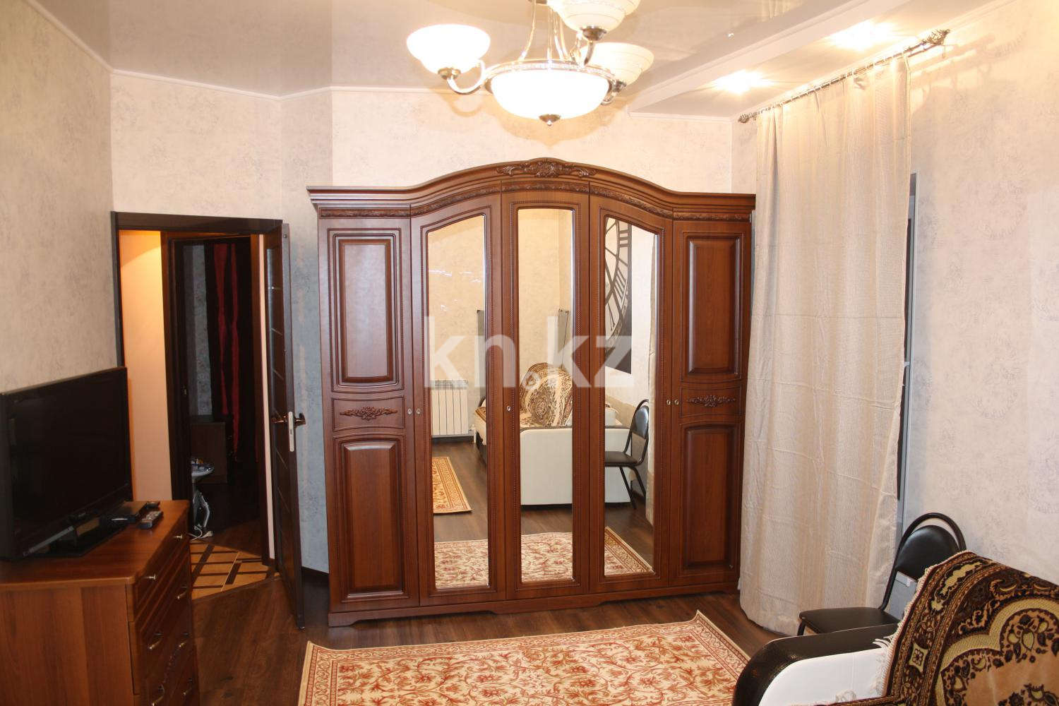 Аренда 2-комнатной квартиры посуточно, 56 м², ул. Победы, дом  105 - Аренда  двухкомнатных квартир посуточно в Уральске без посредников с фото фото 2 из 9